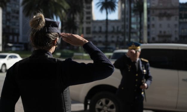 Guía práctica para la formación policial: suma conceptos evitando la discriminación