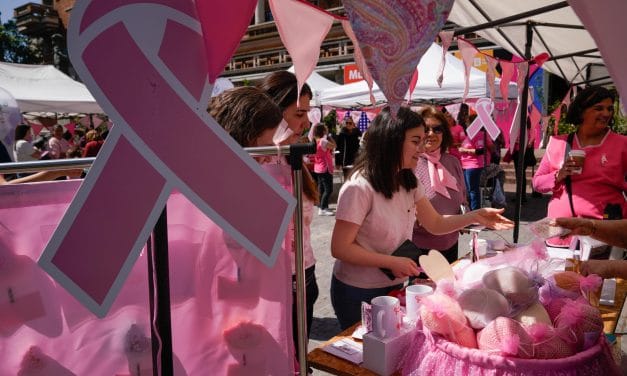 «Abrí el paraguas»: jornada de prevención del cáncer de mamá en la explanada de la Intendencia