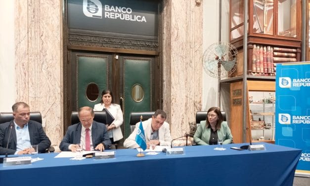 BROU y AFITRAC firman nuevo convenio