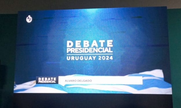 Los candidatos ya arribaron sonrientes y distendidos