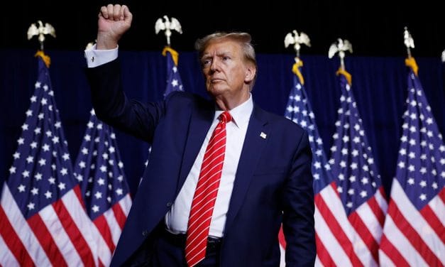 Trump se compromete a «hacer de nuevo grande a Estados Unidos»