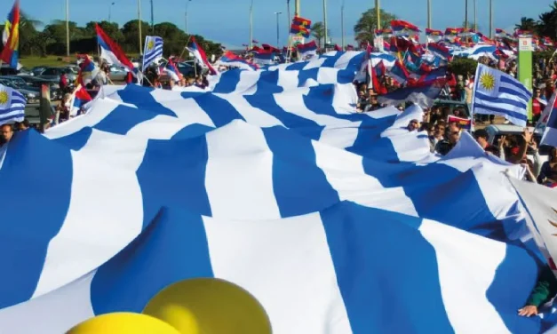 El Frente Amplio convoca a un «Banderazo por Uruguay»