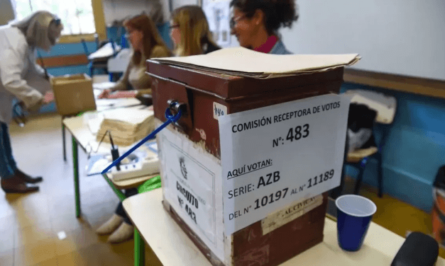 Balotaje: La Corte Electoral aprobó las dos hojas de votación