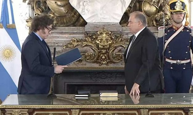 Nuevo canciller argentino juró por la Torá y bajo “las fuerzas del cielo”