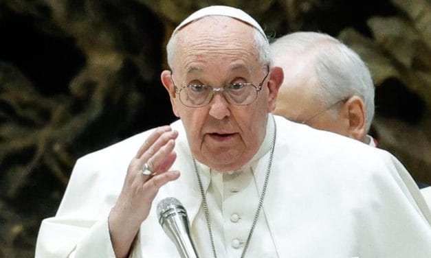 Papa pide a los jueces de Uruguay unirse contra la pobreza