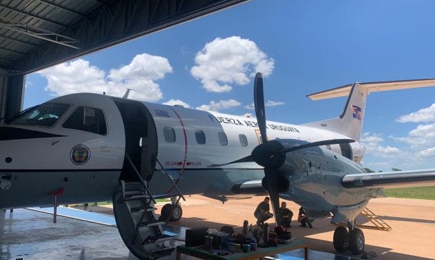 La Fuerza Aérea Uruguaya recibe el Embraer C-120 «Brasilia»