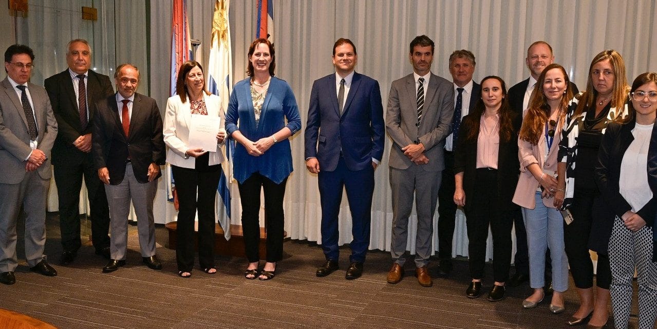 EXIM Bank firma Memorando de Entendimiento con el BROU