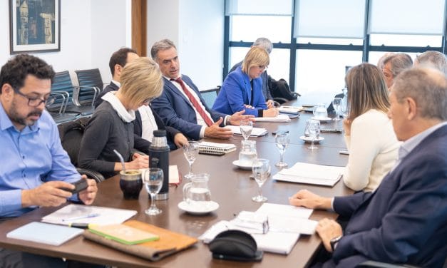 Yamandú Orsi realizó una reunión para coordinar trabajos en el área social