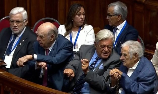 Dirigentes de todo el sistema político despiden a Pepe Mujica