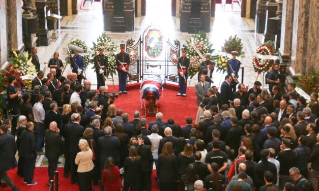 Continúa el velatorio de Pepe Mujica en el Palacio y se espera la llegada de Lula Da Silva y Gabriel Boric