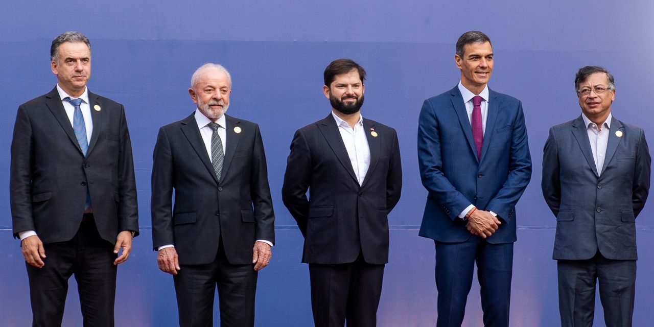 Orsi participó en la cumbre “Democracia Siempre” junto a Boric, Lula, Sánchez y Petro