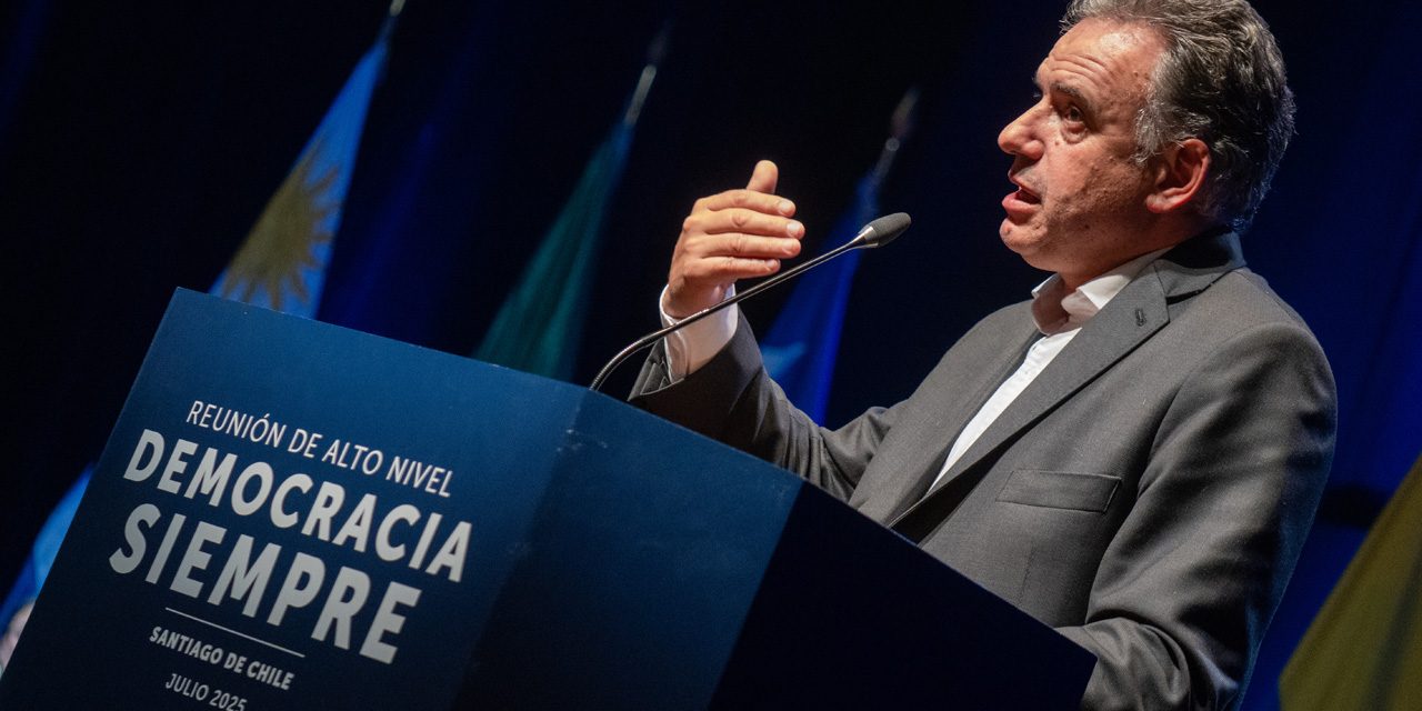 Yamandú Orsi encabeza ranking de imagen presidencial en Sudamérica