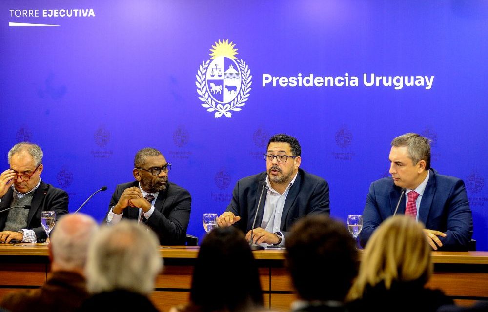 Gobierno oficializó la construcción de potabilizadora sobre el Santa Lucía