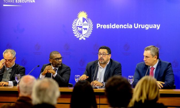 Gobierno oficializó la construcción de potabilizadora sobre el Santa Lucía