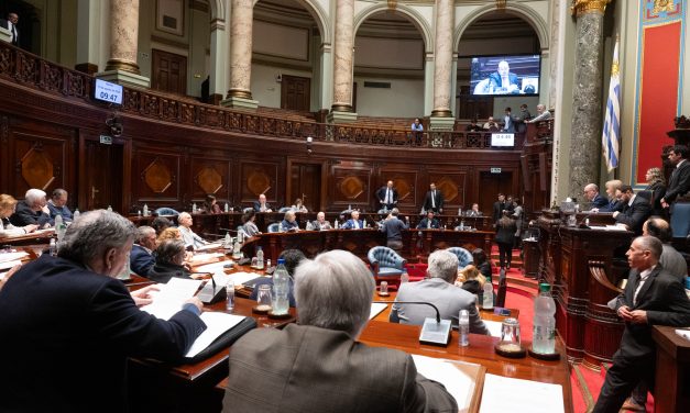 Senadores blancos y colorados se retiran de la coordinación del Senado