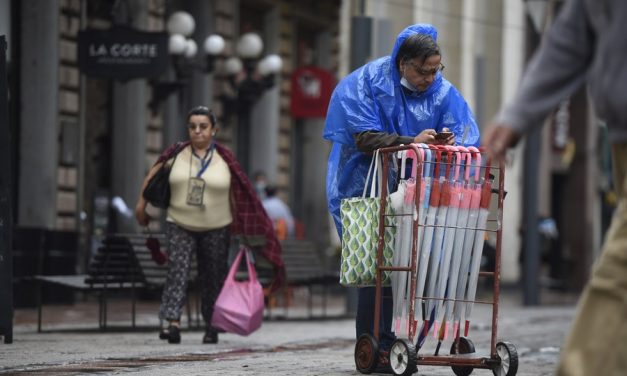 El desempleo se ubicó en 6,9% en julio con impacto en jóvenes y mujeres