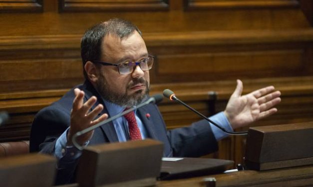 Schipani propone límites de tiempo para evitar interpelaciones maratónicas