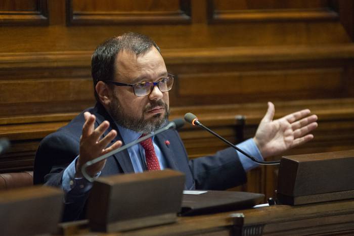 Schipani propone límites de tiempo para evitar interpelaciones maratónicas