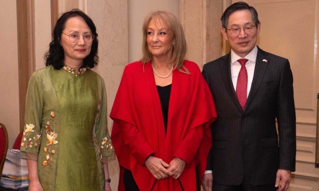 Cosse resaltó la relación bilateral con China y la importancia del intercambio cultural