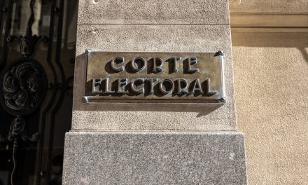 Corte Electoral no suspendió ciudadanía a Besozzi