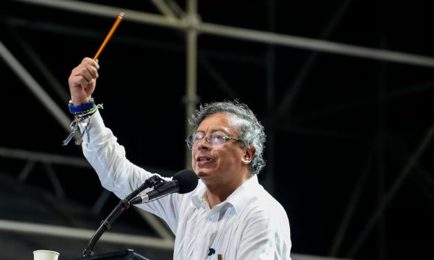 Igual que Reino Unido, Petro suspende colaboración de inteligencia con EEUU