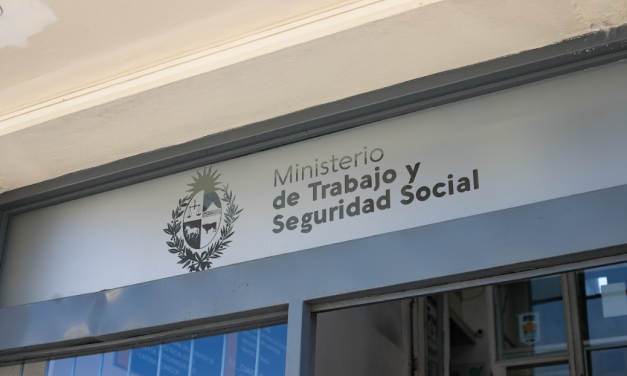 Salario mínimo aumenta en 2026: el gobierno lo paga en dos etapas y defiende que es “un salto cualitativo”