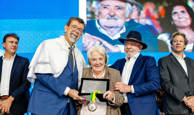 Lula da Silva entrega doctorado honoris causa póstumo a Pepe Mujica