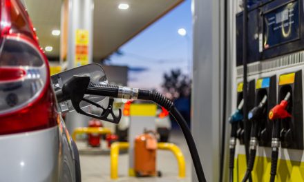El petróleo se dispara por la guerra y presiona el precio de los combustibles en el mundo y en Uruguay