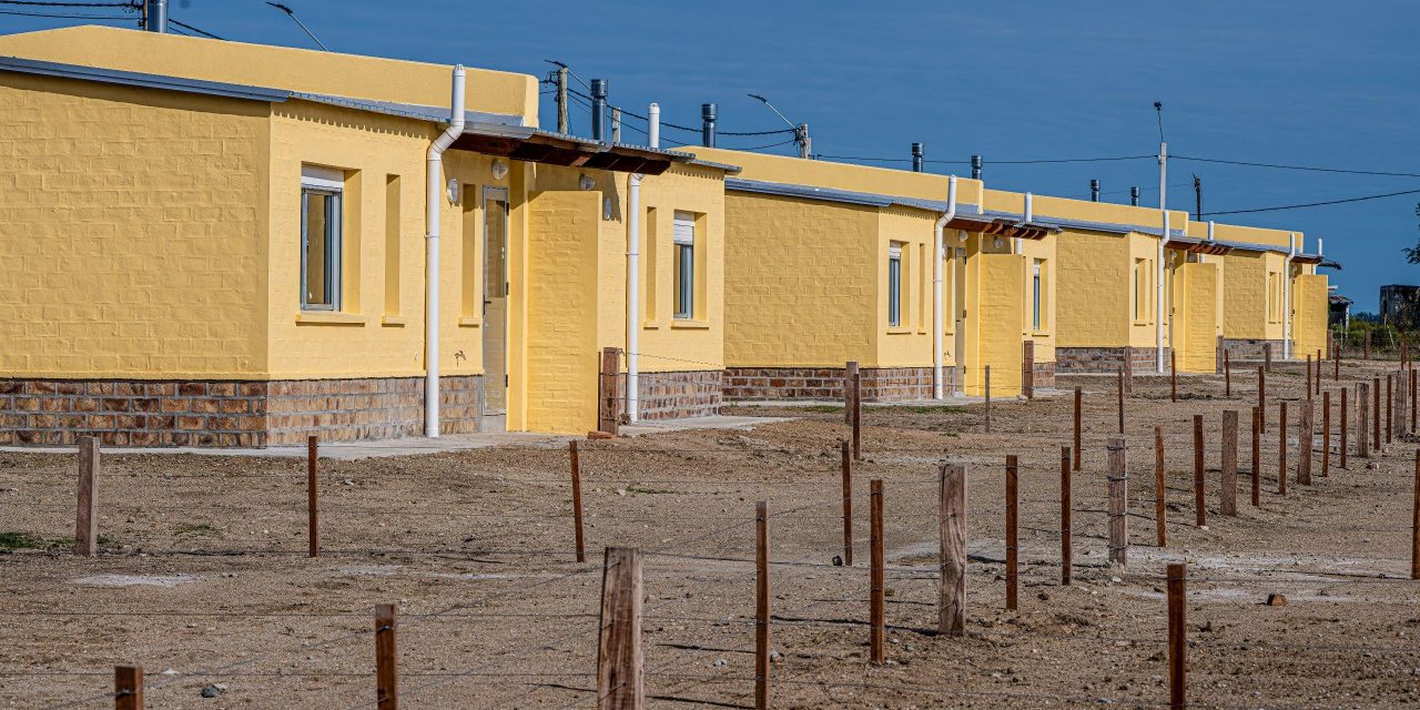 Paseyro calificó a la vivienda como “una de las políticas sociales más importantes” en la entrega de 57 nuevas soluciones habitacionales