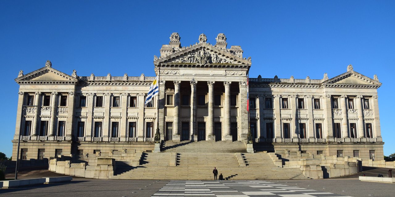 El Parlamento lanza ciclo de formación en IA para legisladores y funcionarios