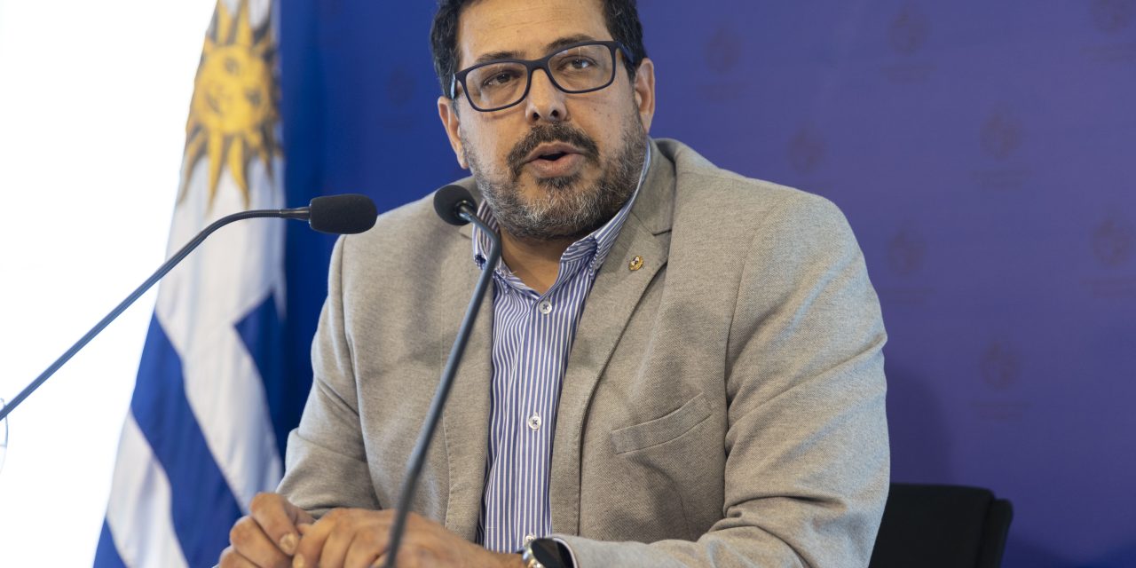 Sánchez niega cambios “en las reglas del juego” y afirma que las AFAP “no desaparecen”