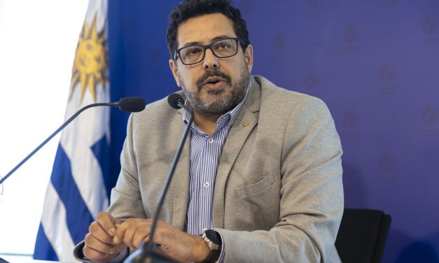 Sánchez niega cambios “en las reglas del juego” y afirma que las AFAP “no desaparecen”