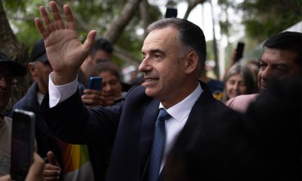 El 48% de los uruguayos desaprueba la gestión del presidente Yamandú Orsi
