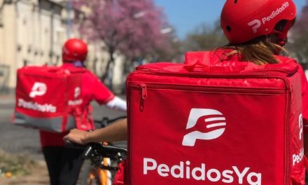 Repartidores de PedidosYa dejan de cobrar en efectivo de noche tras ola de violencia