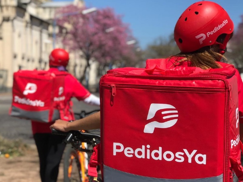 Repartidores de PedidosYa dejan de cobrar en efectivo de noche tras ola de violencia