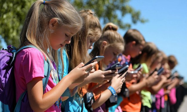 Celulares en las aulas: ¿Prohibir o regular?