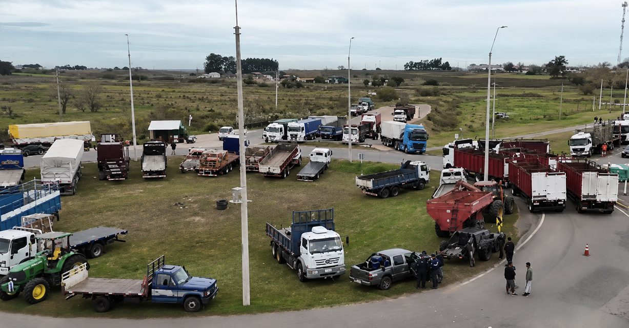 Camioneros y productores se movilizan en rutas de todo el país contra la suba de combustibles y la guía de carga