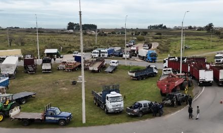 Camioneros y productores se movilizan en rutas de todo el país contra la suba de combustibles y la guía de carga