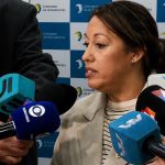 Gobierno analiza una posible baja en el precio de los combustibles