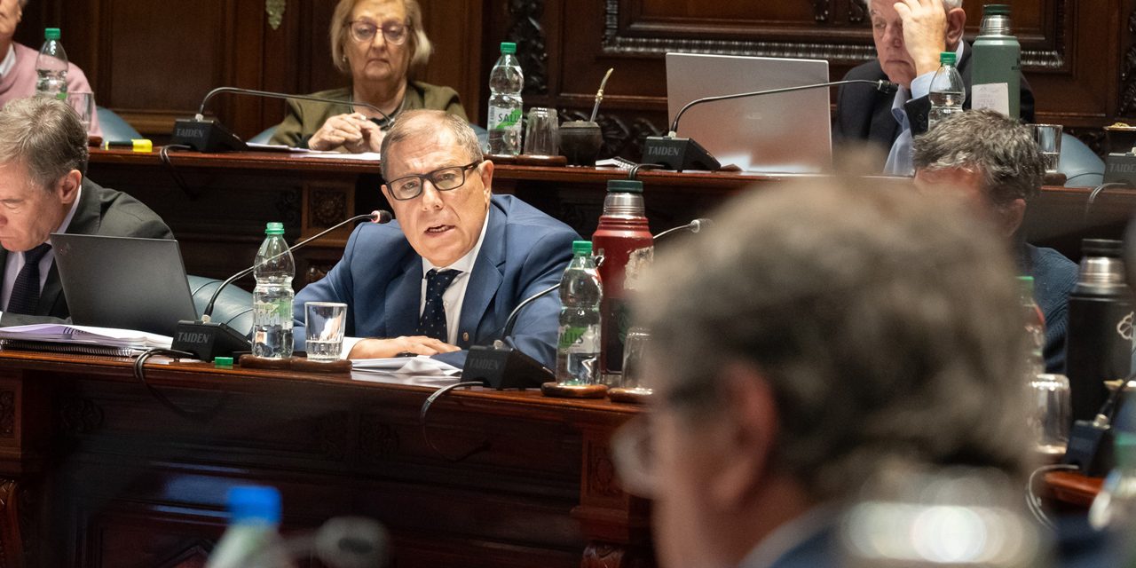 Oposición advirtió sobre una economía “muy preocupante” y el oficialismo respaldó la gestión de Oddone