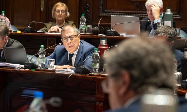 Oposición advirtió sobre una economía “muy preocupante” y el oficialismo respaldó la gestión de Oddone