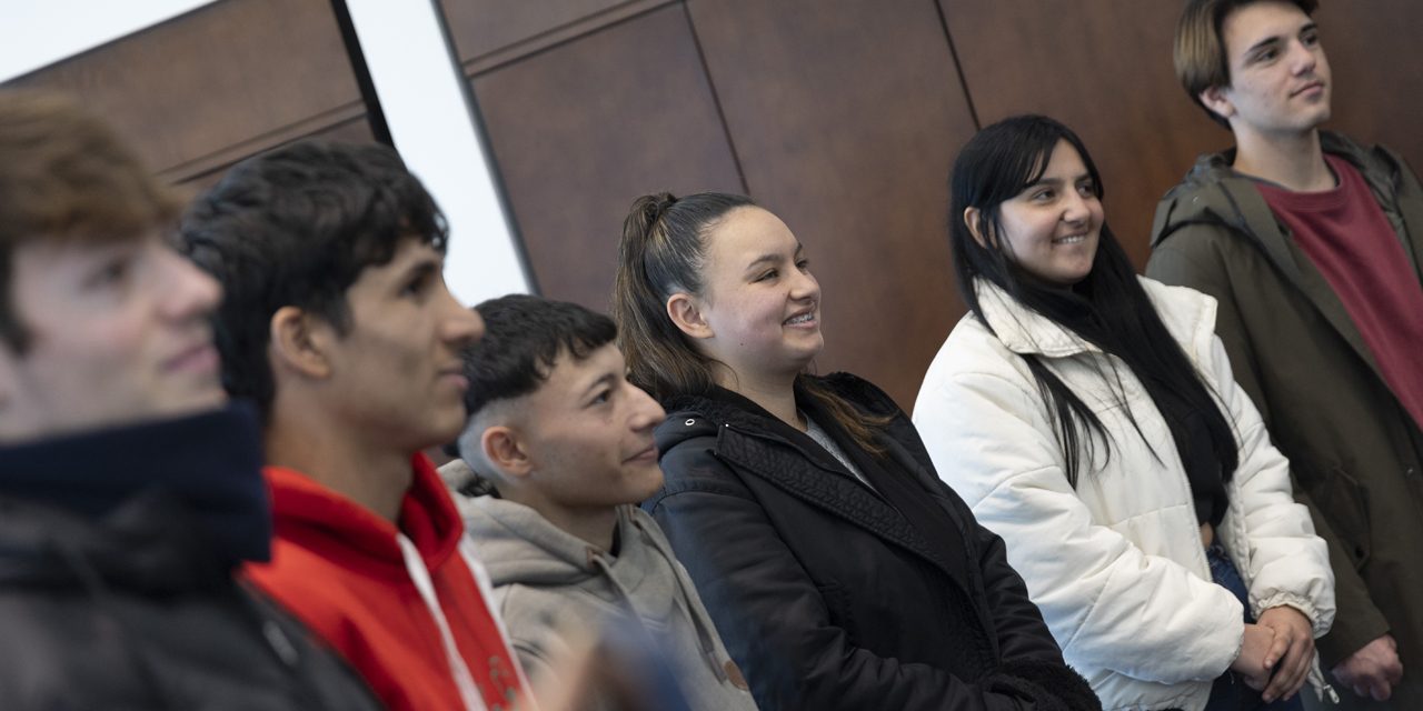 Orsi recibió a jóvenes de INAU que realizan su primera experiencia laboral en Presidencia