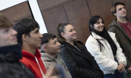 Orsi recibió a jóvenes de INAU que realizan su primera experiencia laboral en Presidencia
