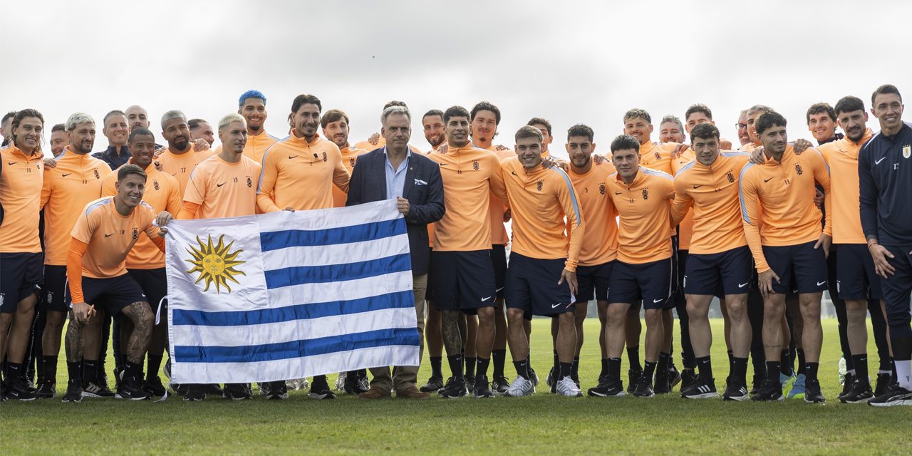 Orsi entregó el pabellón nacional a la selección uruguaya y participó de la inauguración de nuevas obras en el Complejo Celeste
