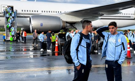 Uruguay llegó a Cancún y comenzó su preparación para el debut mundialista