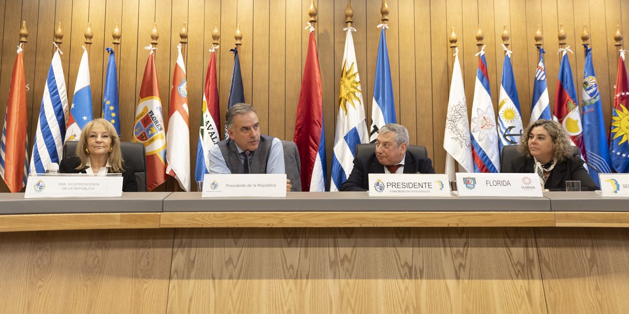 Carlos Enciso asumió la presidencia del Congreso de Intendentes y Orsi reafirmó el respaldo del Gobierno nacional