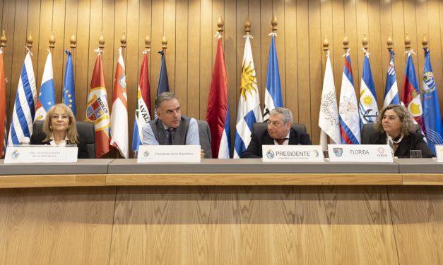 Carlos Enciso asumió la presidencia del Congreso de Intendentes y Orsi reafirmó el respaldo del Gobierno nacional