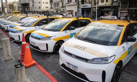 La IM abre llamado para 50 nuevos permisos de taxis eléctricos