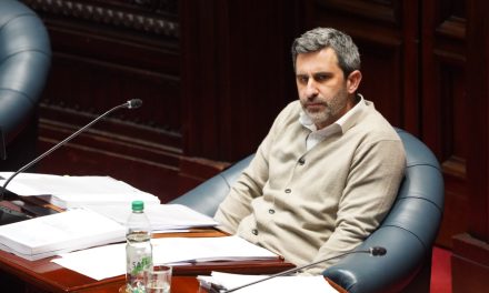 El senador Daniel Caggiani propone que los legisladores tengan dedicación exclusiva y no perciban otros ingresos