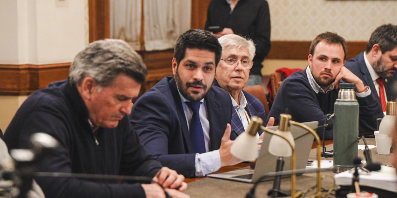 Andrés Ojeda planteó mostrar a Uruguay “como uno solo”